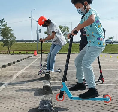tempat les skateboard tangerang kursus skateboardlongboard cruiser quadskate rollerskate rollerblade sepatu roda inlineskate skuter otoped freestyle stunt scooter skateboarding terbaik skatepark kelas privat anak sehat guru event viral Popcorn Skate School